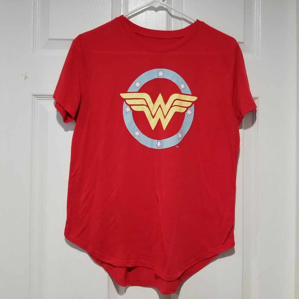 DC's Comic Wonder Woman Shield Logo Red Short Sleeve Round Hem Graphic Tee Shirt